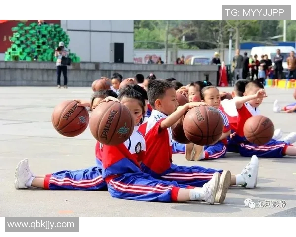 卡通版足球巨星闪亮登场，展现独特魅力与动感风采